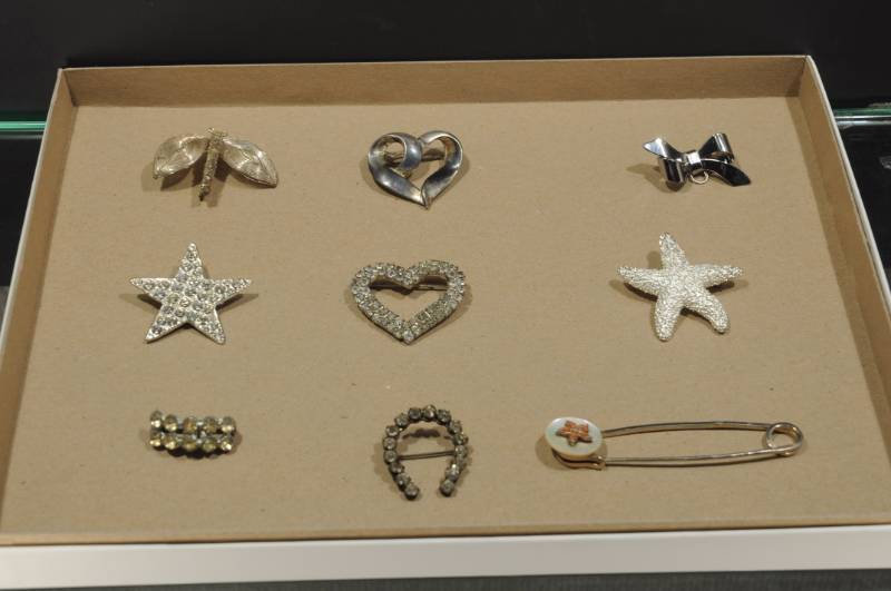 lot 2310 image: Lot of 9 Costume Jewelry PinsBrooches -More Lots Available