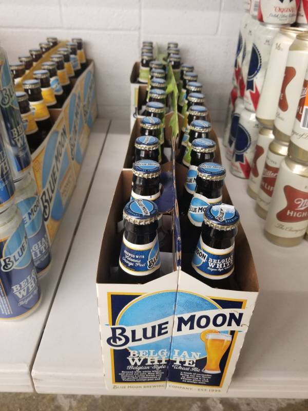 lot 15090 image: (4) Blue Moon 6Pks Honey Wheat Belgian White