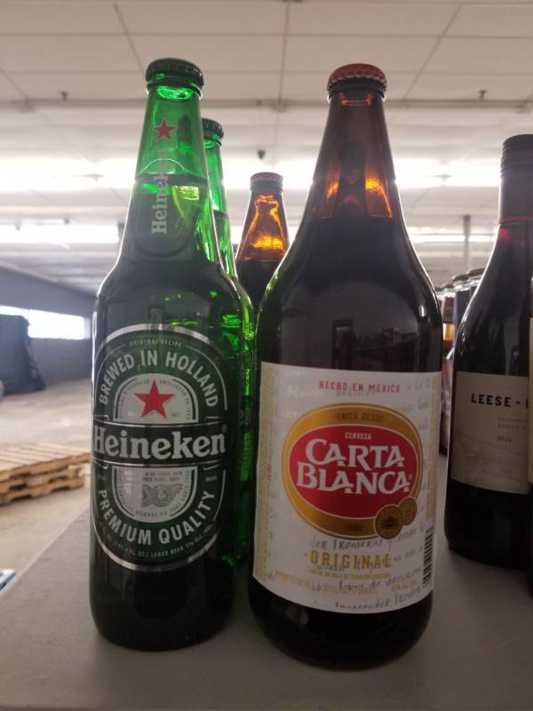 lot 15154 image: (2) 22Fl Oz Heineken, (2) Carta Blanca 32FL oz