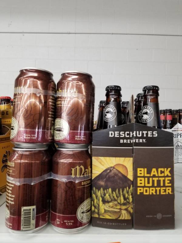 lot 15201 image: (2) Madura 6Pks, (2) Deschutes Black Butte Porter