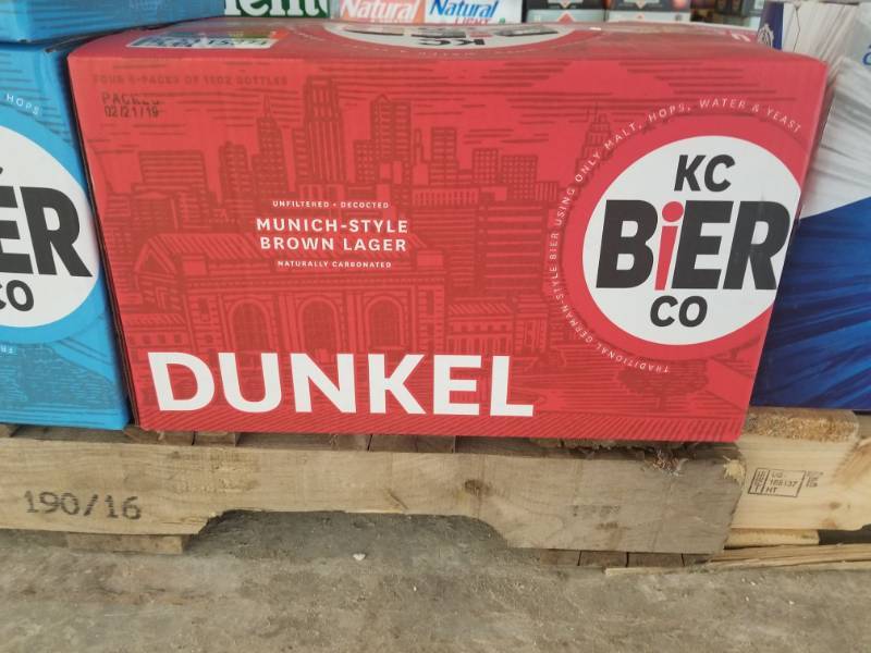 lot 15371 image: (4) 6Pk KC Bier Dunkel Bottles