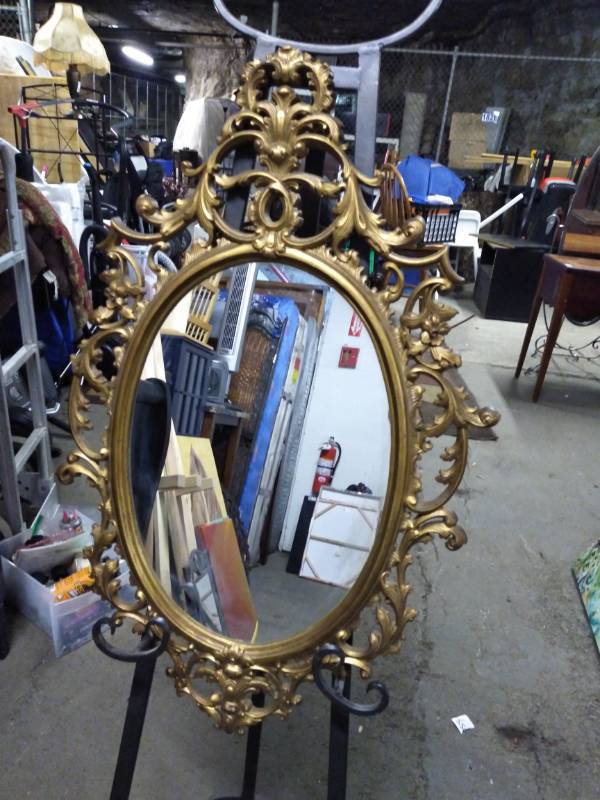lot 3220 image: Oval Ornate Mirror