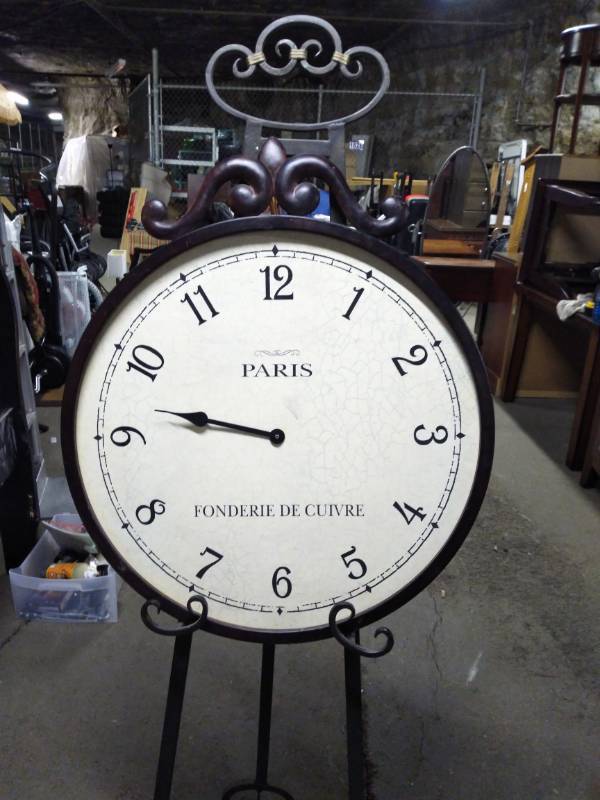 lot 3182 image: Nice Big Metal Paris Wall Clock