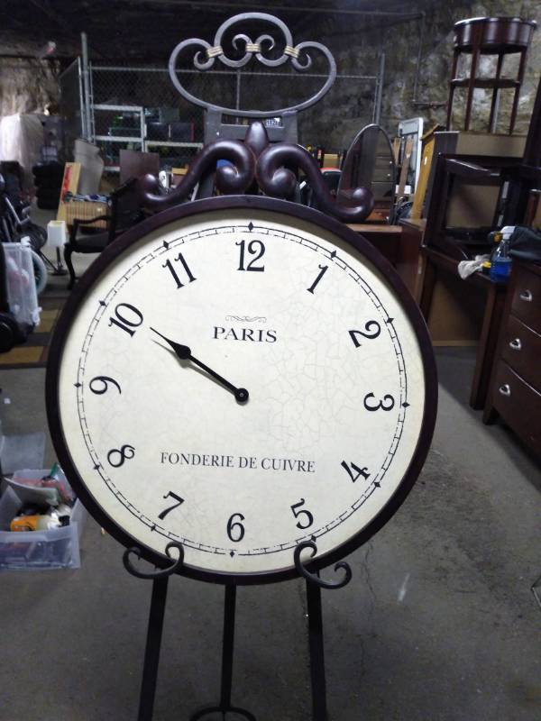 lot 3184 image: Nice Big Metal Paris Wall Clock