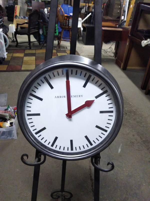 lot 3185 image: Nice Big Wall Clock