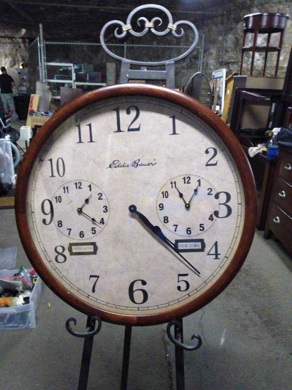 lot 3186 image: Really Nice Big Eddie Bauer Wall Clock