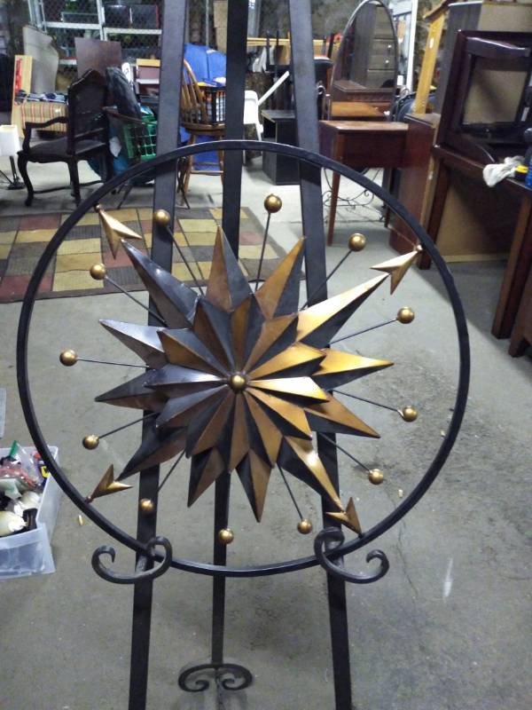 lot 3195 image: Round Metal Modern Wall Art