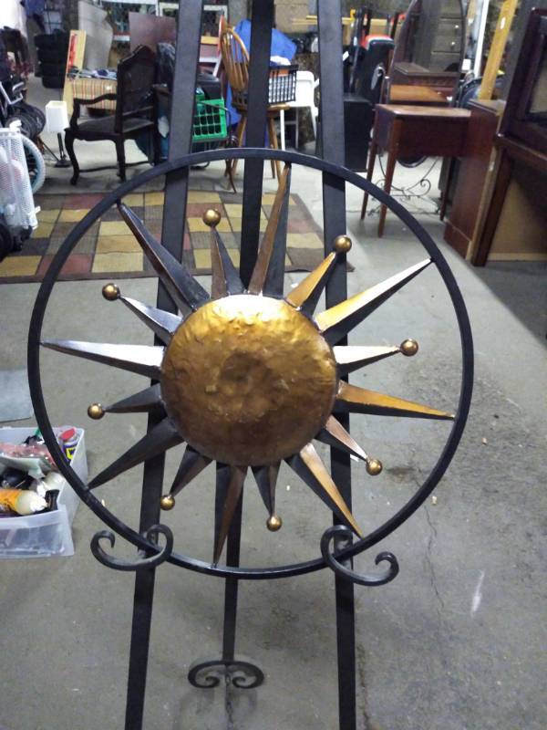 lot 3196 image: Round Metal Modern Wall Art