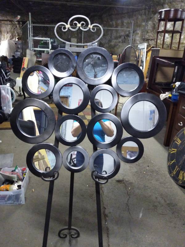 lot 3197 image: Modern Multi Mirror Wall Art
