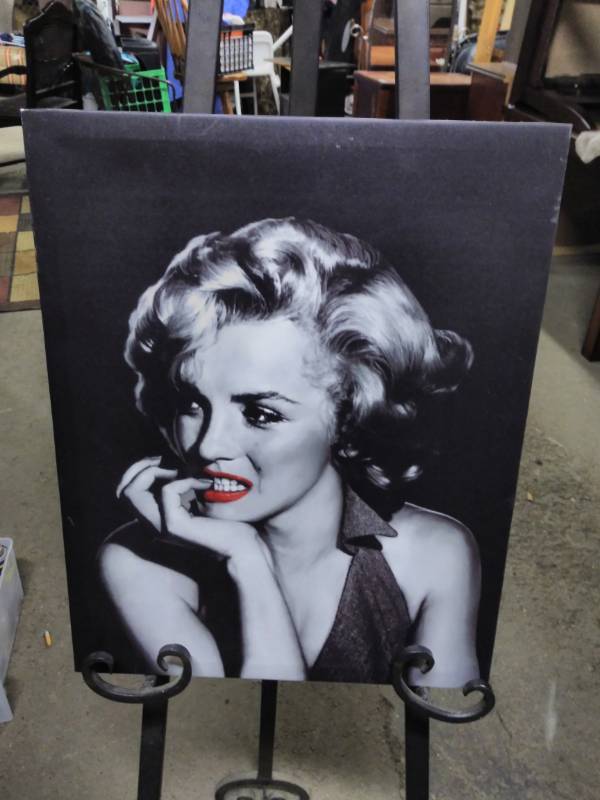 lot 3209 image: Modern Marilyn Monroe Canvas Wrapped Picture