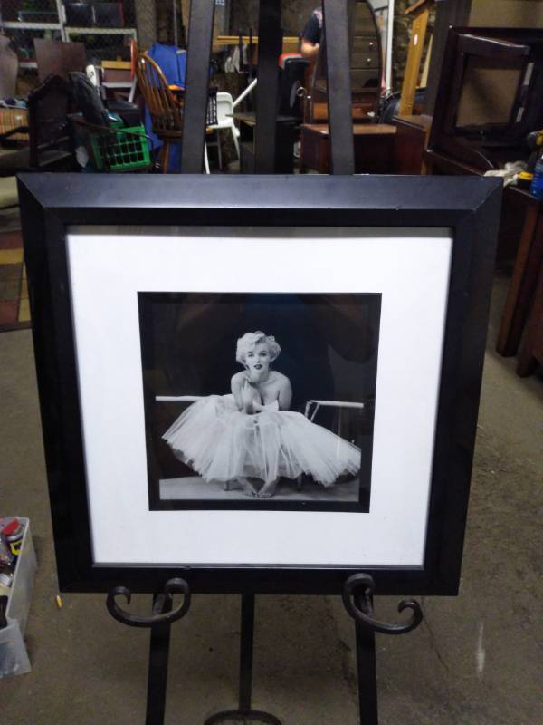 lot 3210 image: Framed Marilyn Monroe Picture