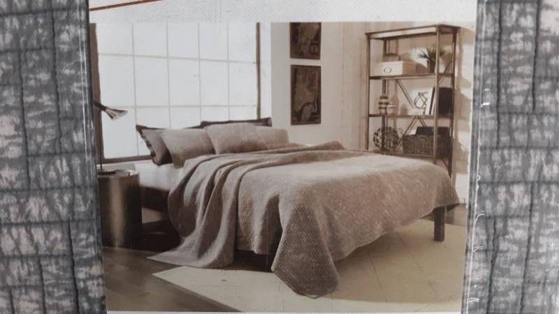 lot 12360 image: F&A International 100% Stone Washed Cotton FullQueen Coverlet Set, Grey