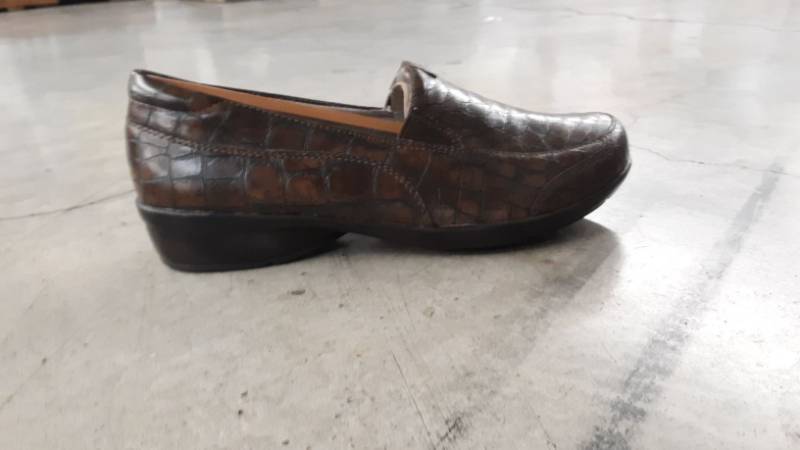 lot 13456 image: Naturalizer N5 Comfort Leather Loafer, Womens