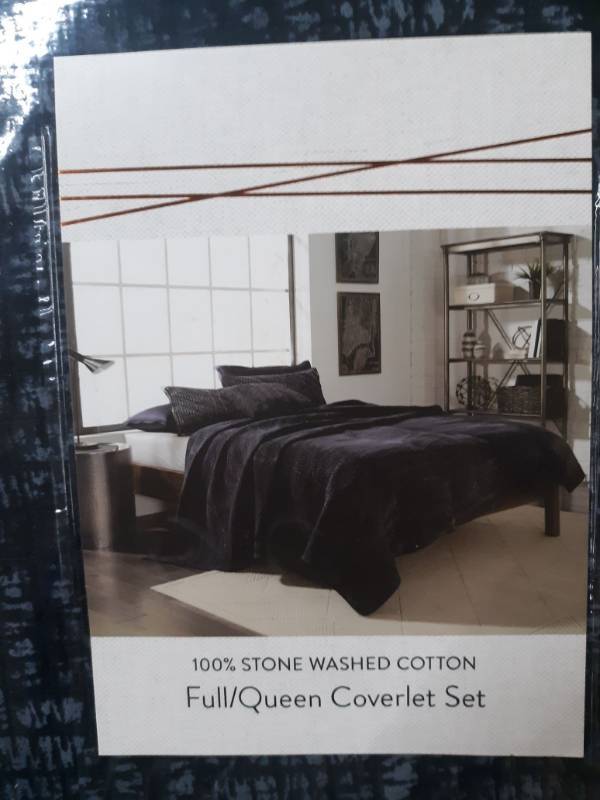 lot 13955 image: F& A Home Fullham cotton throw