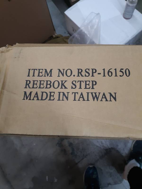 lot 13972 image: Reebok Step Aerobic Exercise Platform Box Damage