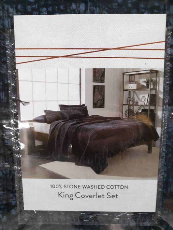 lot 14356 image: King Coverlet Set