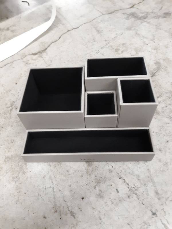 lot 14684 image: 5 Compartment Desktop Organiser