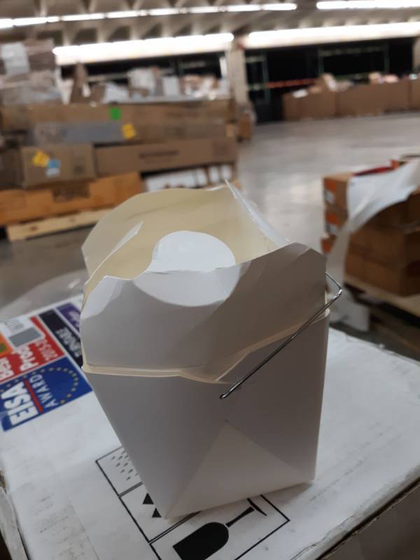 lot 16137 image: CHINESE TAKE OUT FOOD BOXES WITH METAL WIRE HANDLE