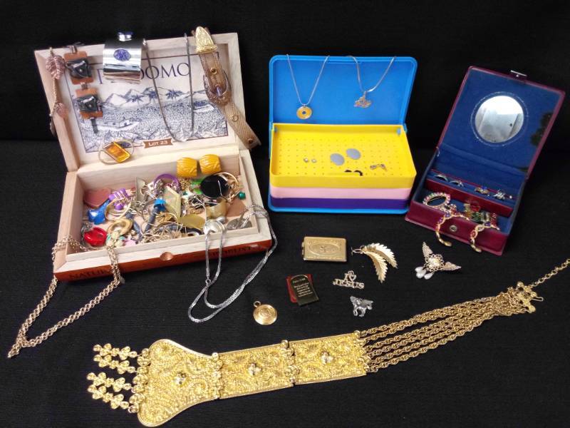 lot 5383 image: Jewelry Lot