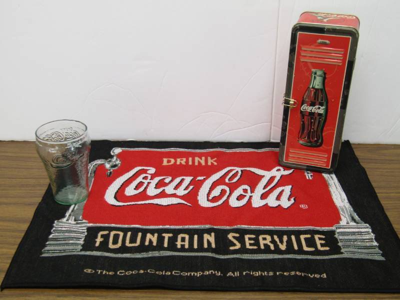 lot 5394 image: Coca Cola Swag-  Decor