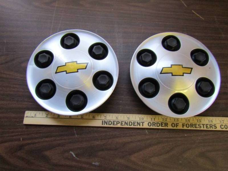 lot 5418 image: Chevrolet Truck Center Wheel Caps-2