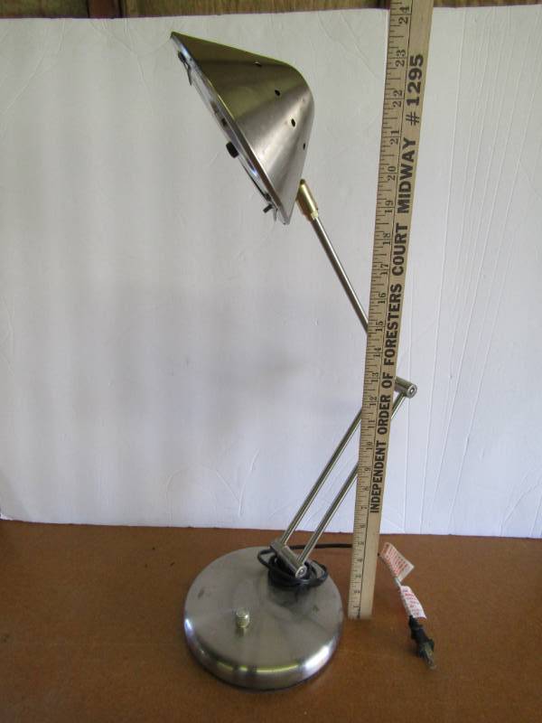 lot 5410 image: Adjustable Arm- Desk Lamp
