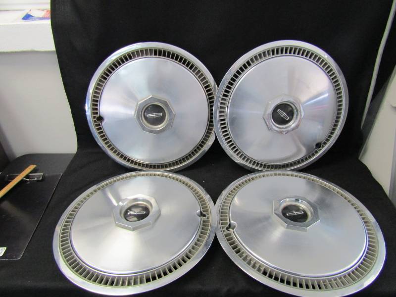 lot 5440 image: Set of 4- Vintage Metal Hub Caps- Wheel Covers