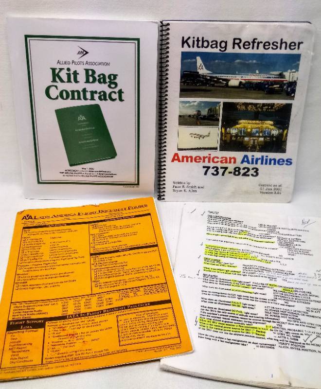 lot 5676 image: Kit Bag Contract & Refresher American Airlines 737-823