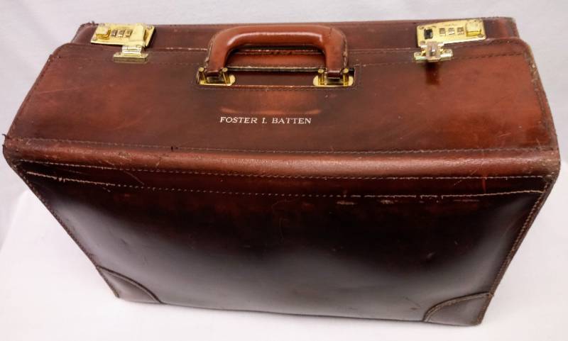 lot 5677 image: Vintage Leather Pilot Case, Bag or Briefcase