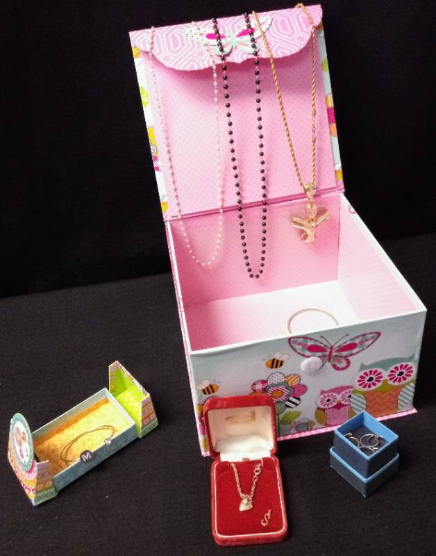 lot 5684 image: Butterfly Box with Vintage Jewelry