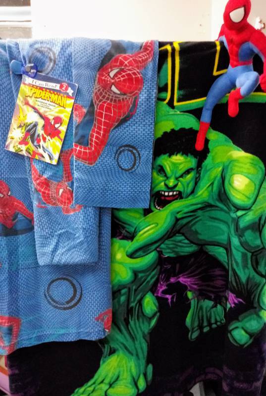lot 5685 image: Spider-Man Twin Sheet Set, Doll, & Book  Bonus HULK Blanket