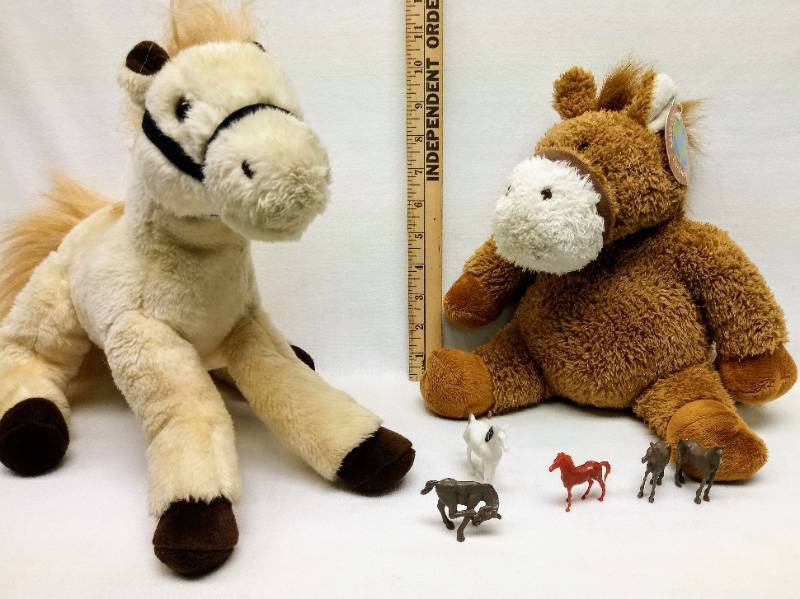 lot 5689 image: Plush Horses & Miniature Horse Lot