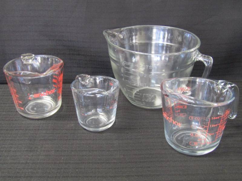 lot 5499 image: Pyrex measuring Cup Lot-  BIG ONES In This Bunch