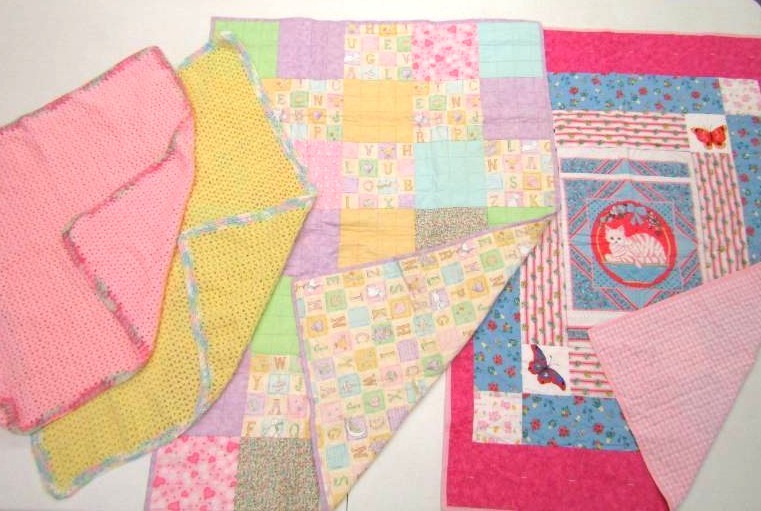 lot 5510 image: Quilt and Blanket Lot