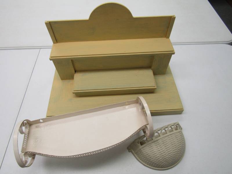 lot 5513 image: Decor- Hang able- Shelves and More