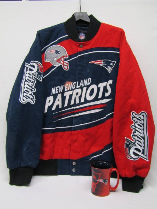 lot 5703 image: NFL New England Patriots Heavy Jacket  Bonus Mug