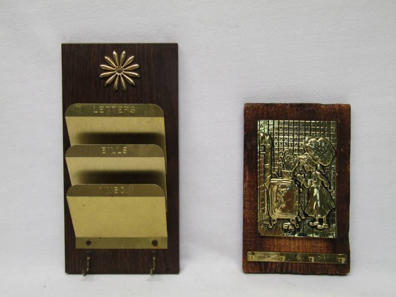 lot 5718 image: Vintage LetterBill & Key Holders