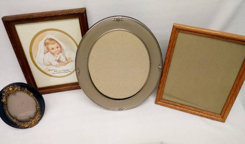 lot 5694 image: 3 Picture Frames  A New Baby Framed Picture