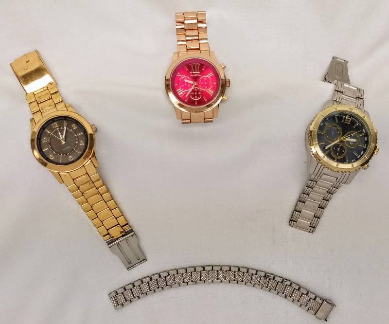 lot 5704 image: 3 Nice Mens Watches