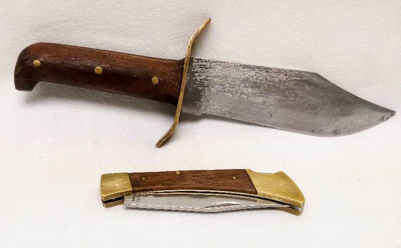 lot 5707 image: 2 Knives
