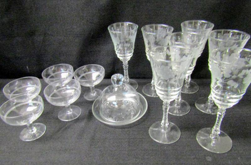 lot 5472 image: Beautiful  Crystal Etched Glasses