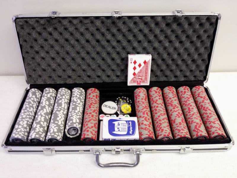 lot 5520 image: Poker ChipsCards Set in Metal Case