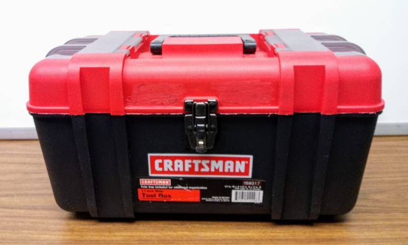 lot 5539 image: Craftsman 17 inch Tool Box