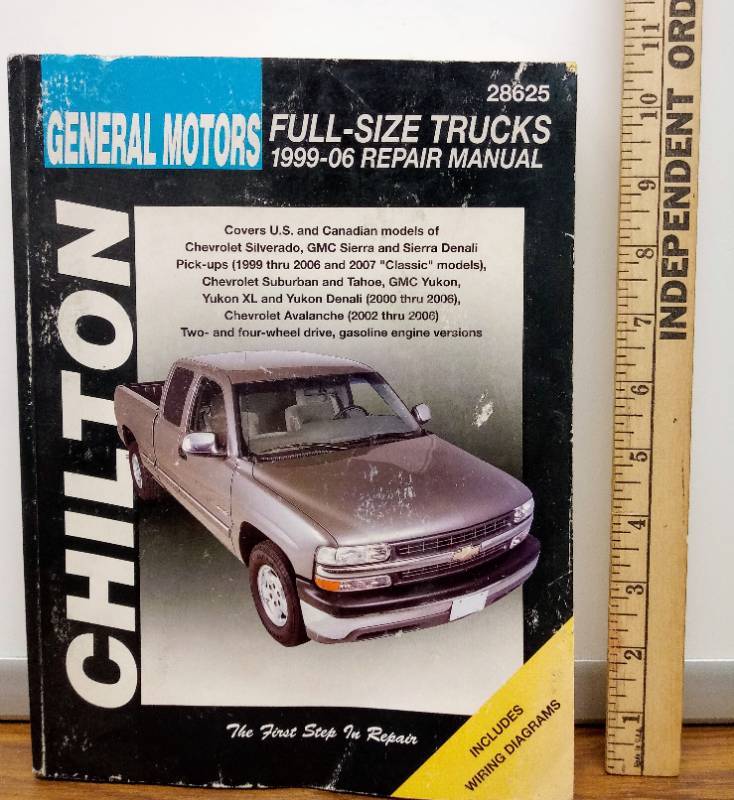 lot 5542 image: Chilton Full Size Chevrolet Truck Manual 1999-2006