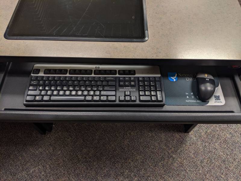lot 5503 image: (1) Computer Desk With HP Compaq Monitor, Keyboard, Mouse And Computer Chair
