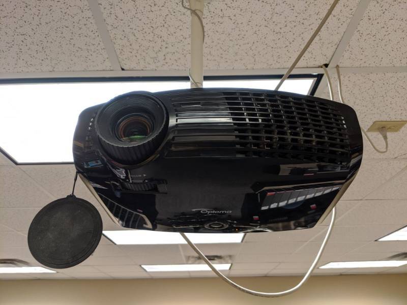 lot 5532 image: Projector And Screen, Comes With Carrying Case For Projector And Two Remotes