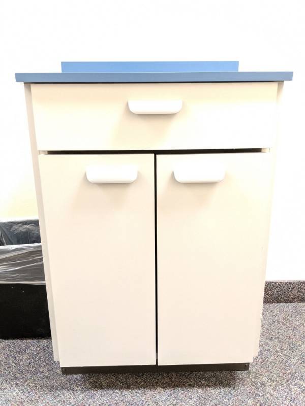 lot 5535 image: Cabinet With Rubbermaid Trash Can