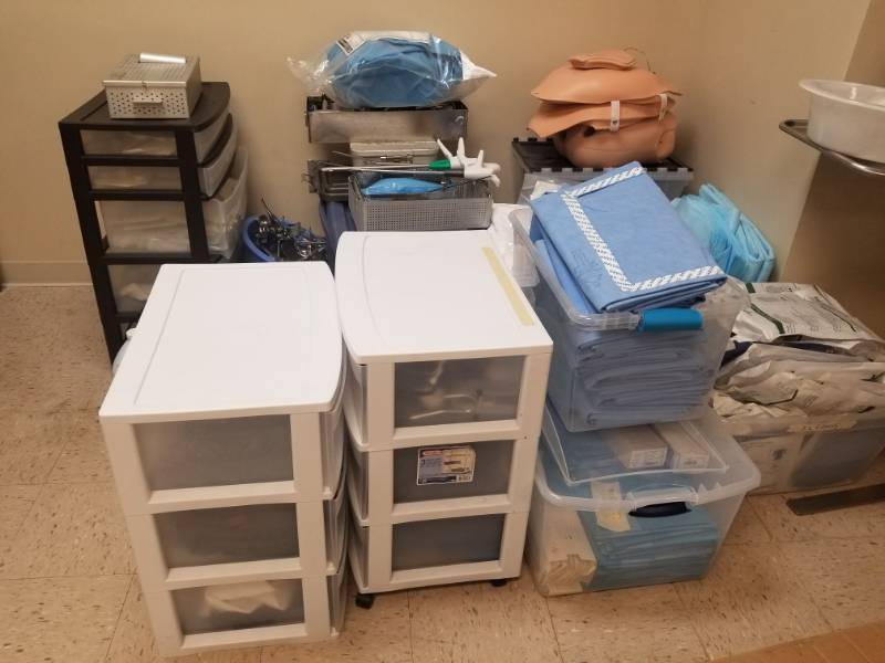 lot 5556 image: Lot Of Expired Medical Supplies For Teaching