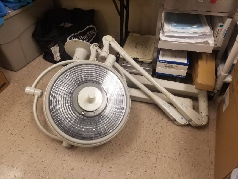 lot 5562 image: Exam Room Overhead Light