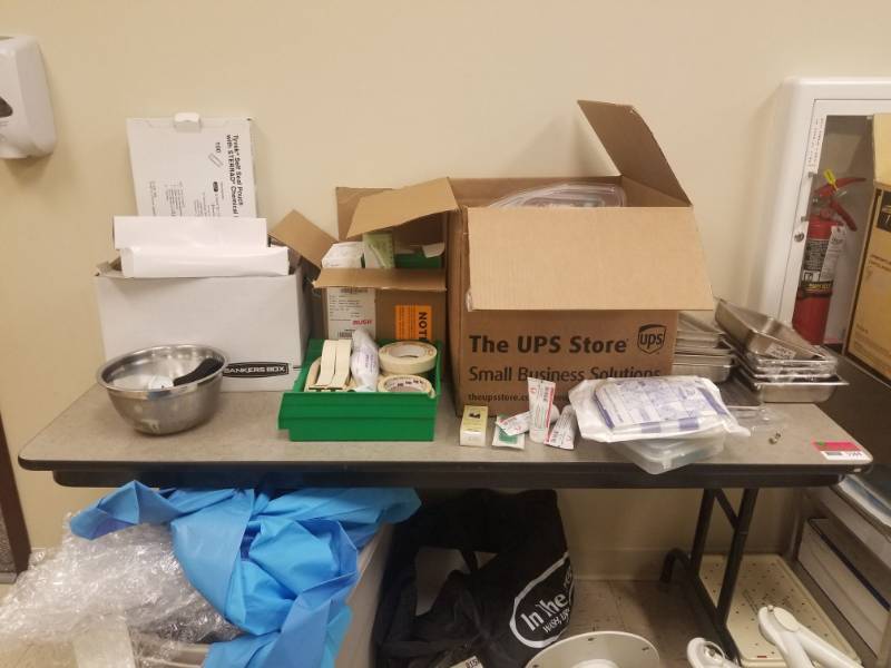 lot 5564 image: Assorted Medical Teaching Supplies With Table